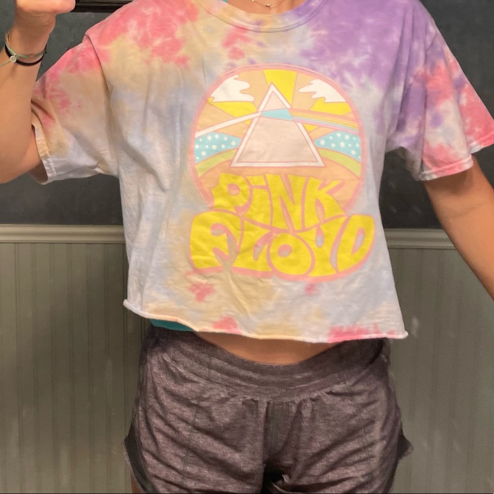 oversized cropped pink floyd shirt
